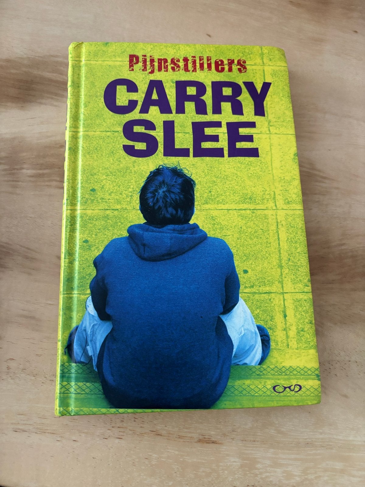 Pijnstillers - Carry Slee (Jeugdboek), Ophalen of Verzenden, Gelezen, Fictie