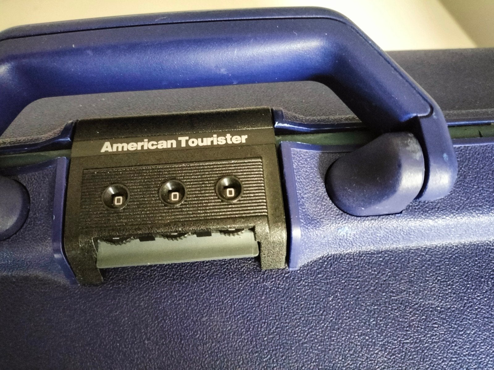 American Tourister Koffer - Blauw, Hard Kunststof, Sieraden, Tassen en Uiterlijk, Koffers, Gebruikt, Hard kunststof, 35 tot 45 cm