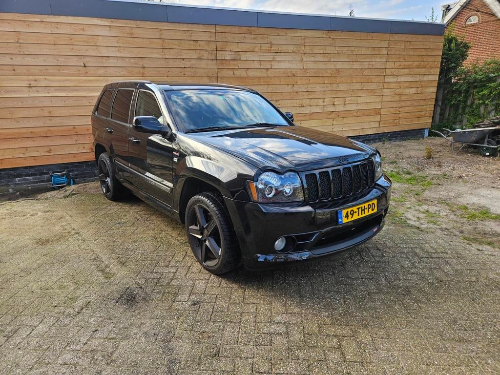 Jeep Grand Cherokee 6.1 I Srt-8 Hemi AUT 2006 Zwart, Auto's, Automaat, 8 cilinders, 138 €/maand, 426 pk