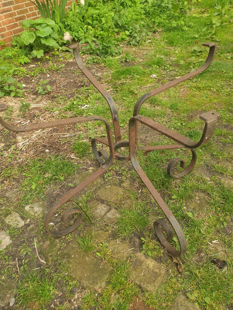 Mooi oud ijzeren onderstel voor tuintafel, Tuin en Terras, Tuintafels, Ophalen, Gebruikt, Rond, Metaal