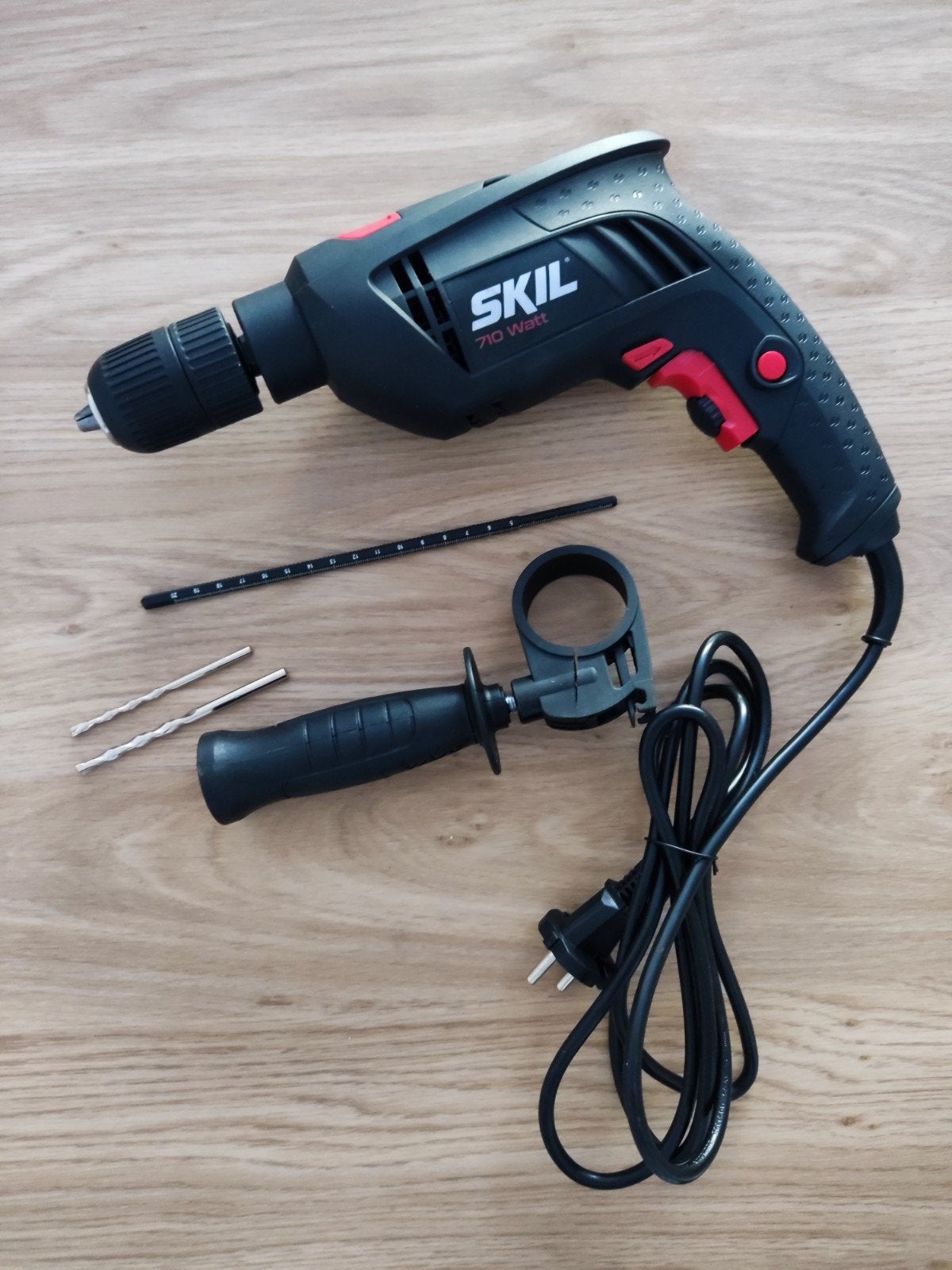 SKIL 710W Klopboormachine - Zo goed als nieuw, 600 watt of meer, Boor- en/of Breekhamer, Ophalen of Verzenden, Klopboormechanisme