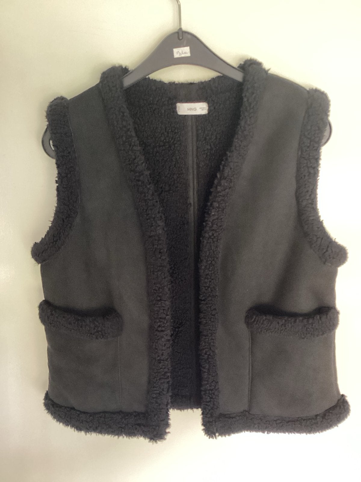 Zwart vestje met teddy voering - Maat S, Kleding | Dames, Bodywarmers, Ophalen of Verzenden, Gedragen, Maat 36 (S), Zwart