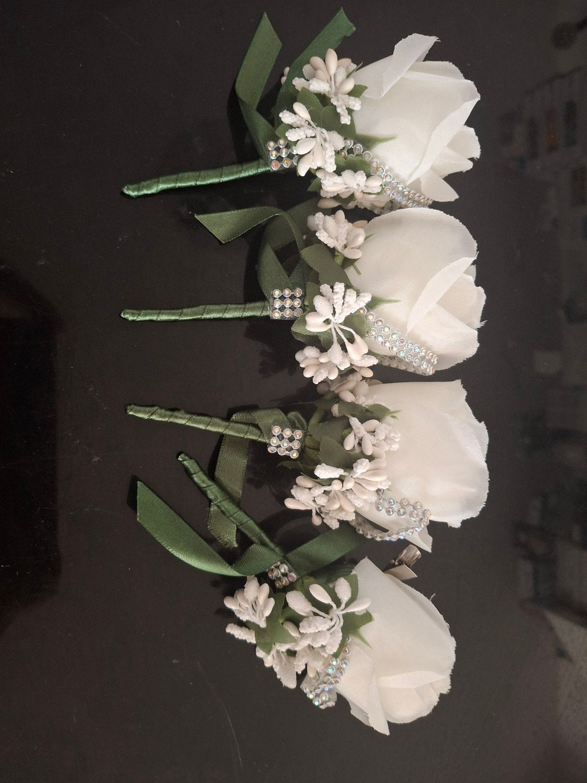 Witte Rozen Corsages met Groen Lint en Strass (4 stuks), Wit, Nieuw, Ophalen of Verzenden, Onbekend