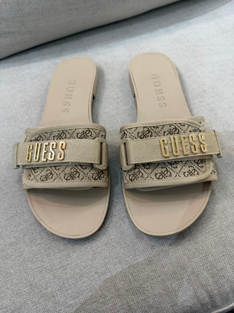 Guess slippers, Kleding | Dames, Schoenen, Slippers, Beige, Nieuw, Ophalen of Verzenden