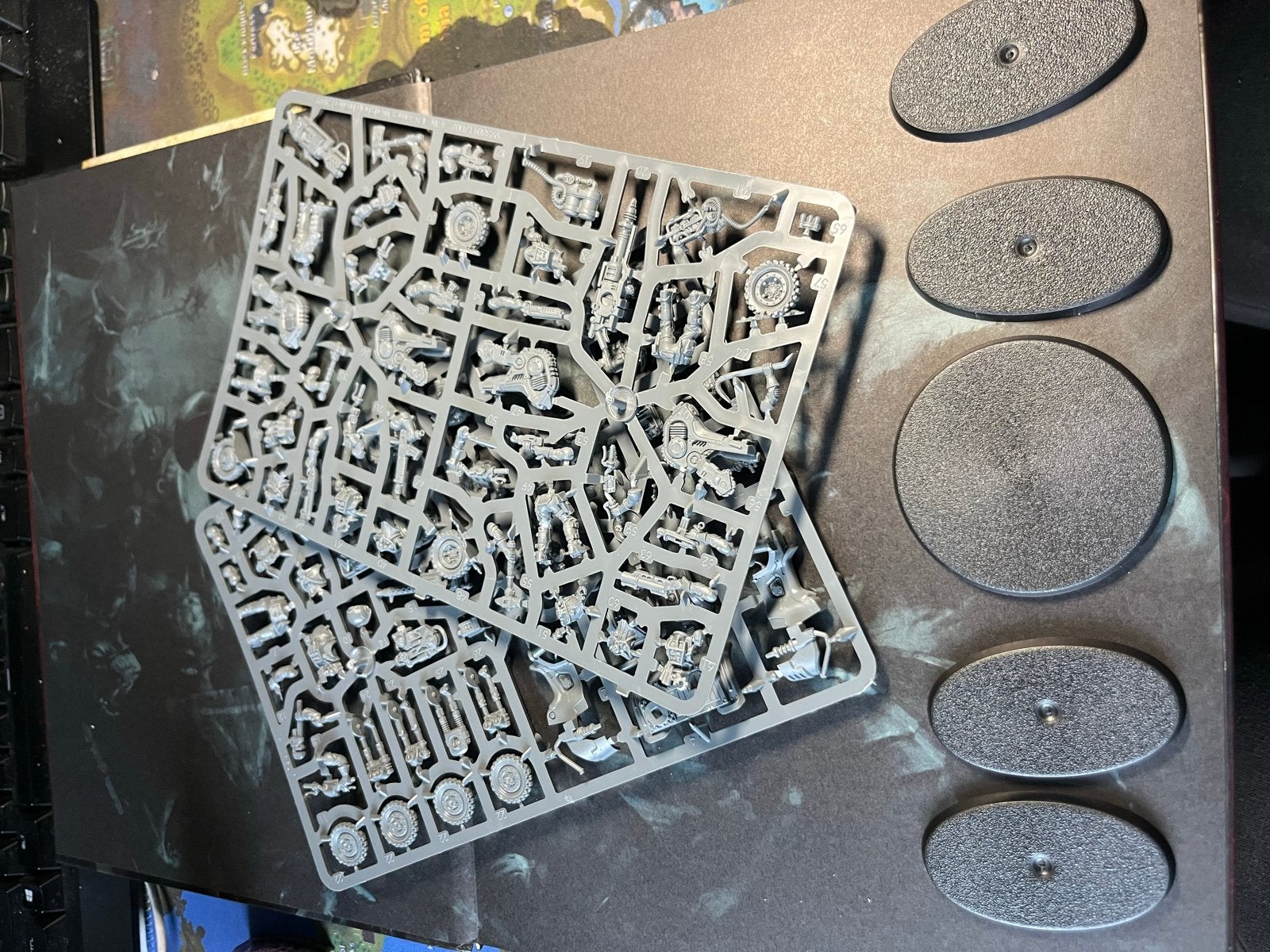 2x Atalan Jackals op sprue of los - Warhammer 40,000, Hobby en Vrije tijd, Figuurtje(s), Nieuw, Ophalen of Verzenden, Warhammer 40000