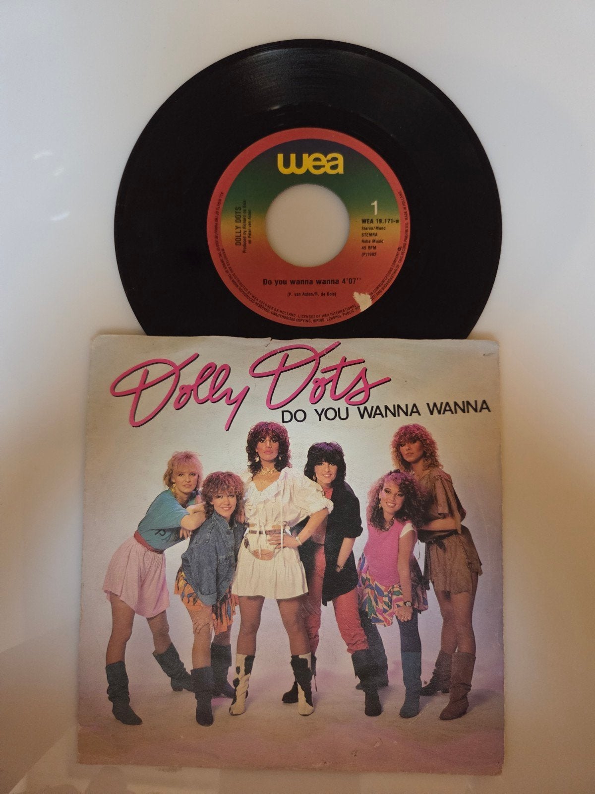 Dolly Dots - Do you wanna wanna, Ophalen of Verzenden, Gebruikt, 7 inch, Pop