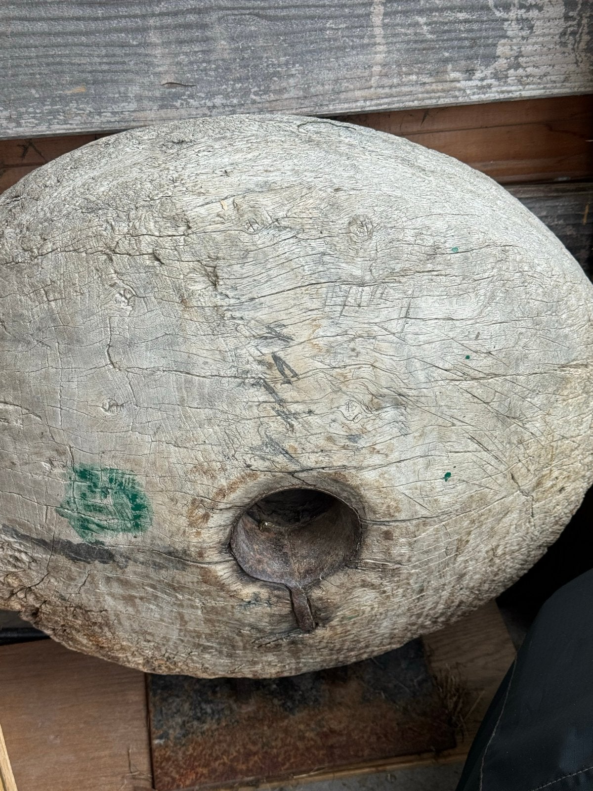 Antiek houten wagenwiel - Decoratief object, Ophalen