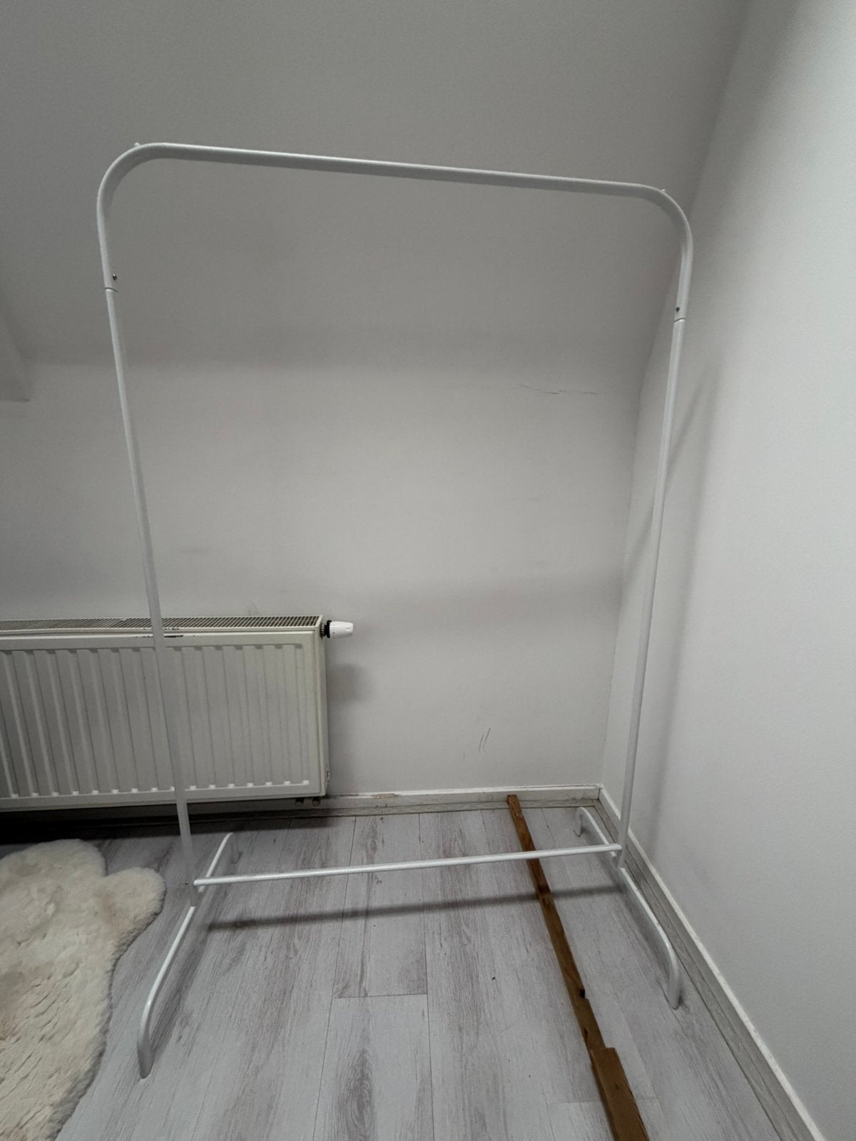 Clothes rack | IKEA MULIG | White | Basically new, Huis en Inrichting, Kasten | Stellingkasten, Ophalen, Zo goed als nieuw
