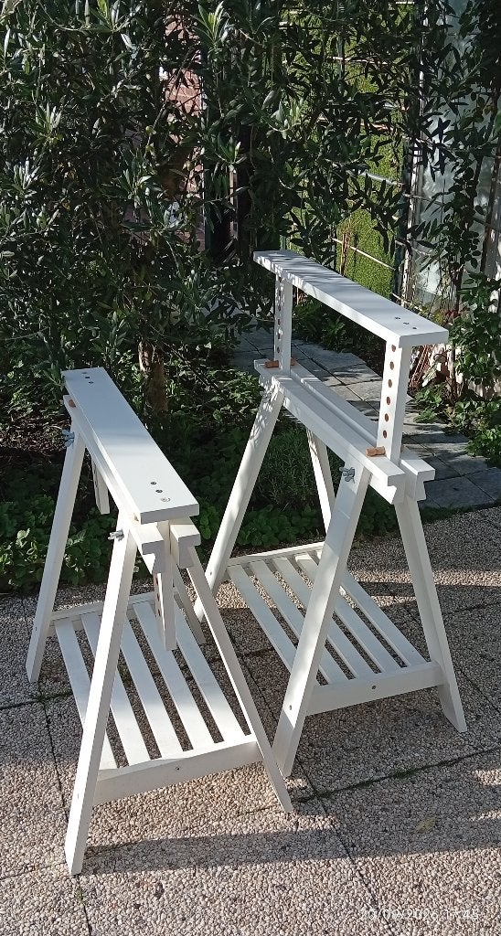 Ikea Mittback schraag - 2st voor €15 - in zeer goede staat, Ophalen, Overige typen, Hout, In hoogte verstelbaar