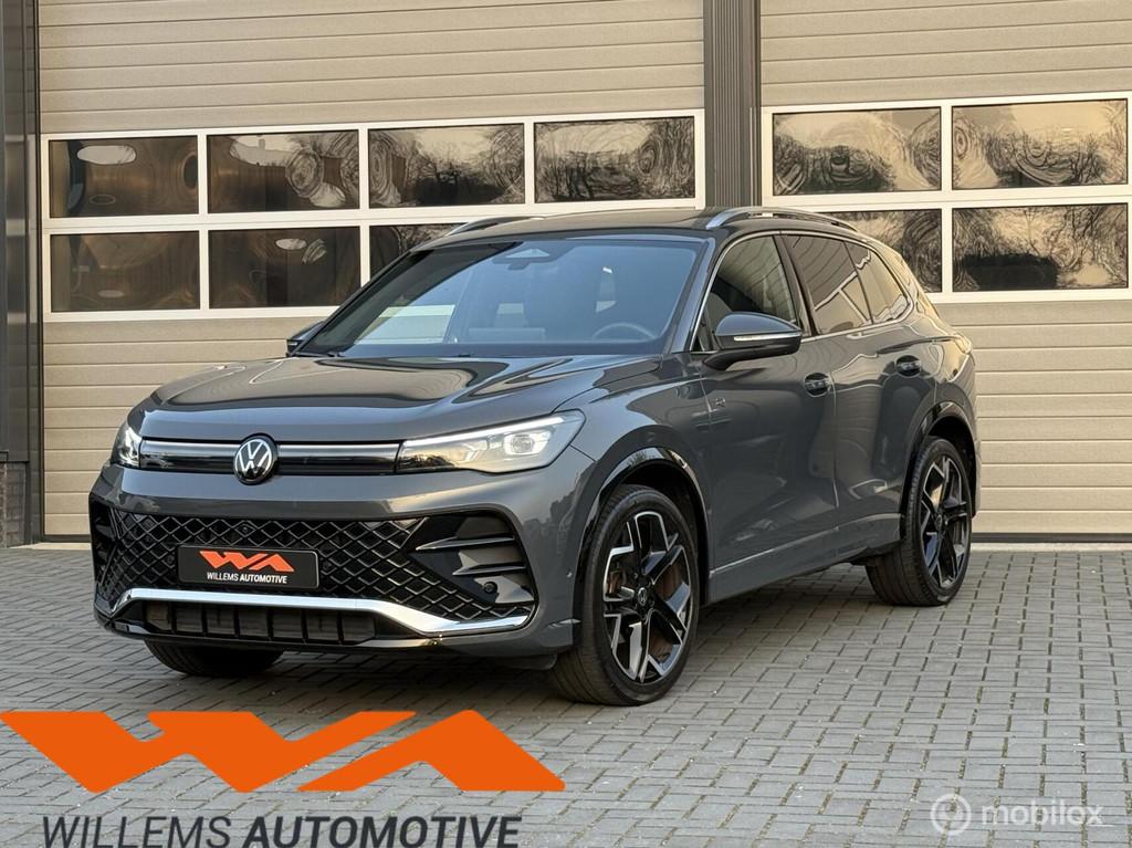 Volkswagen Tiguan 1.5 eTSI R-Line Exclusive 20'-Pano-H&K-IQ, 1498 cc, Zwart, 4 cilinders, Leder