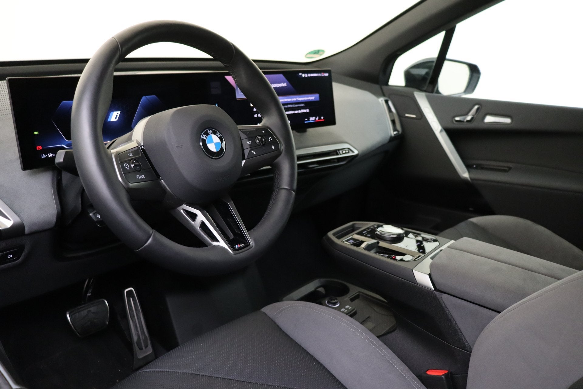 BMW iX xDrive60 112 kWh / Trekhaak / Panoramadak / Comfort A, Auto's, Met garantie (alle), Zwart, Leder, 2480 kg
