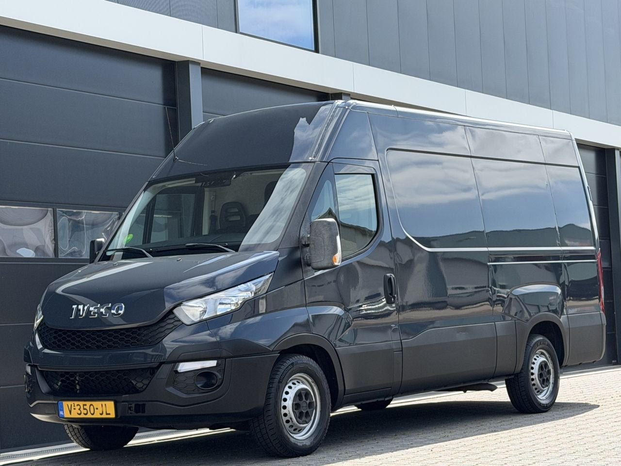 Iveco Daily 35S15V 2.3 Clima 3-PERS (bj 2015), Auto's, 145 pk, Iveco, Bedrijf, Zilver of Grijs