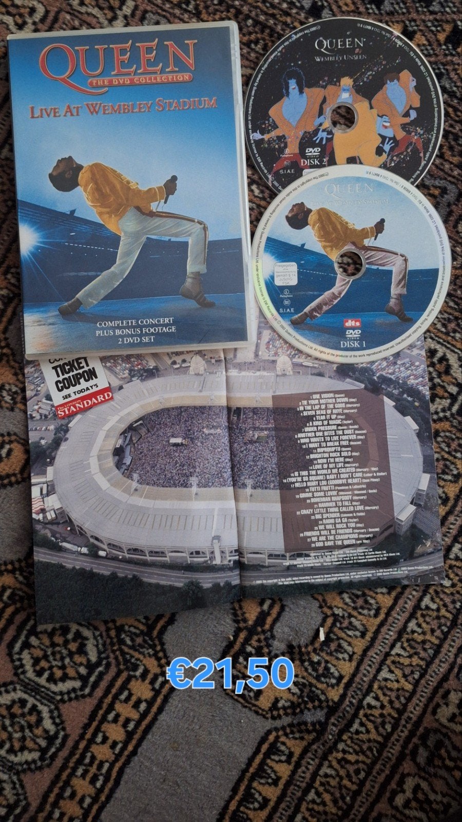 Queen - Live At Wembley Stadium DVD (2-disc set), Ophalen of Verzenden, Gebruikt, Concert, Bonusmateriaal