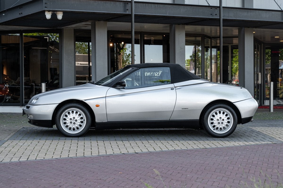 Alfa Romeo Spider 2.0 Twin Spark 16V (bj 1995), Auto's, Gebruikt, Spider, Leder, Bedrijf