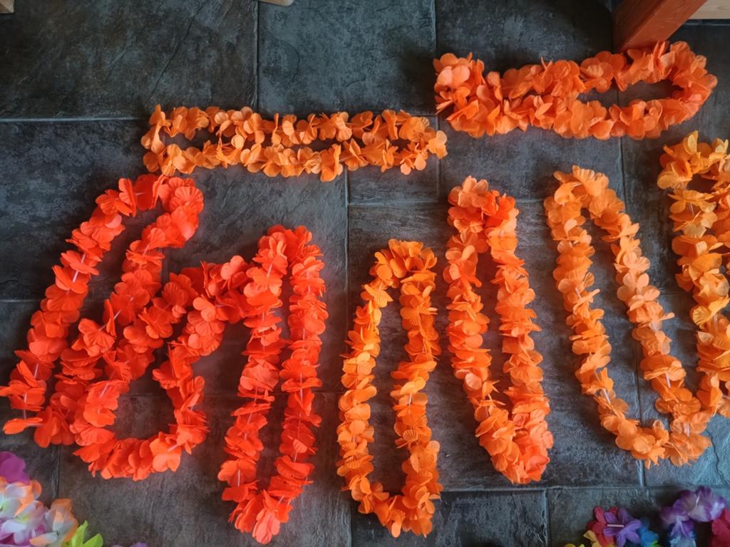 13 Oranje bloemerslingers. Niet allemaal dezelfde, Ophalen of Verzenden, Zo goed als nieuw