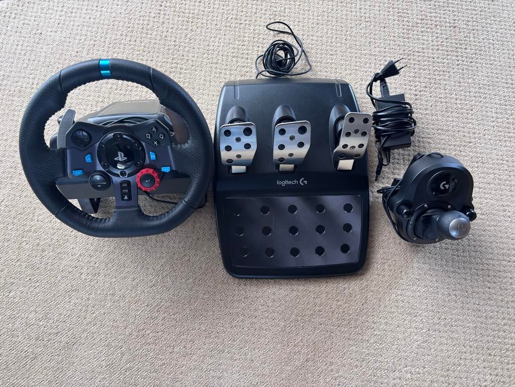 Logitech G29 racestuur met pedalen en schakelpook, 1 speler, Racen en Vliegen, Ophalen of Verzenden, Zo goed als nieuw