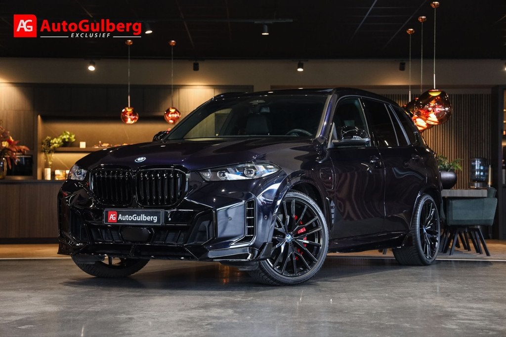 BMW X5 xDrive50e M-Performance Black Optic Comfort Seats Ind, Automaat, Gebruikt, 2395 kg, Zwart