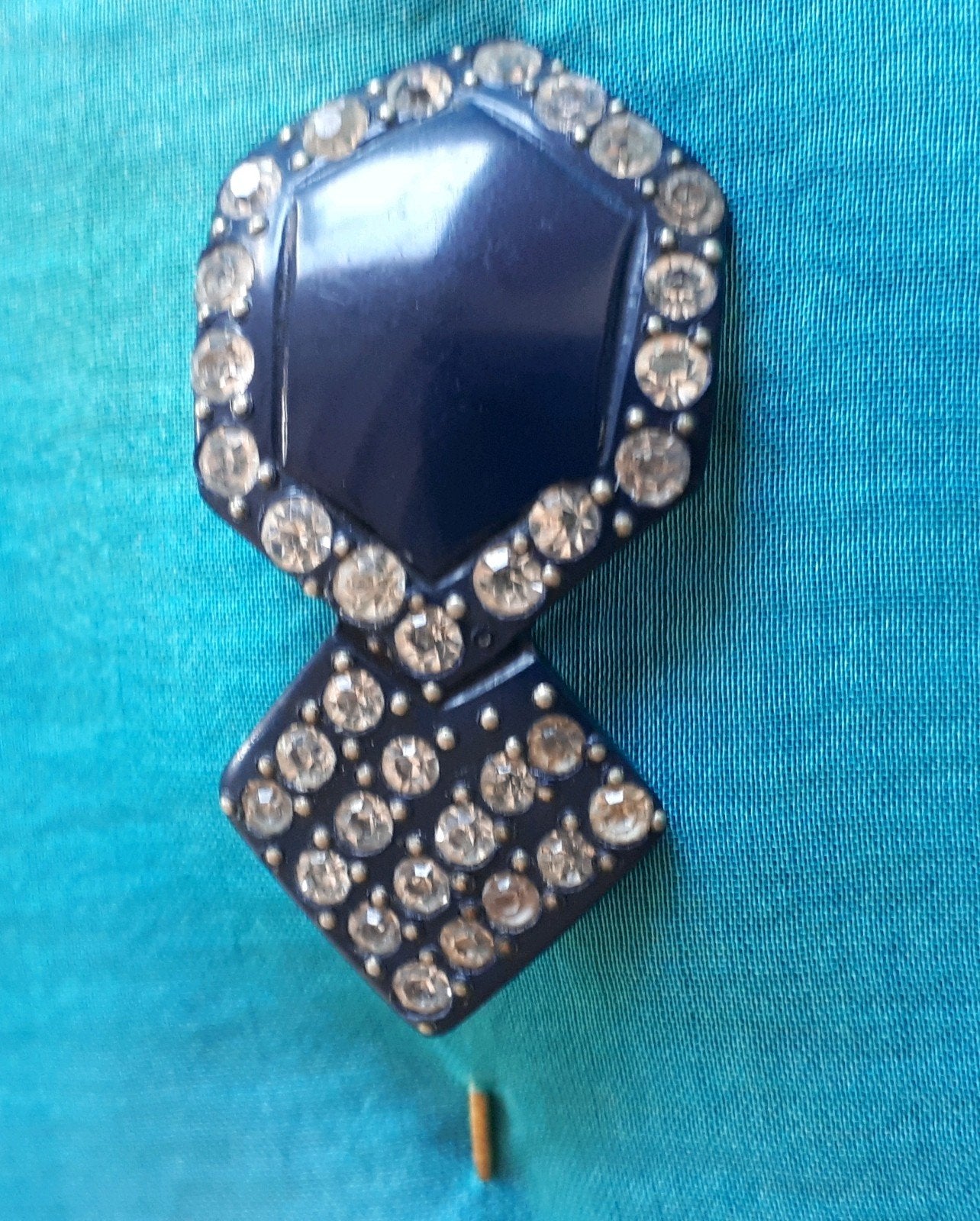 A.D Hoedenspeld/Broche Donkerblauw Celluloid., Ophalen of Verzenden, Overige materialen, Broche