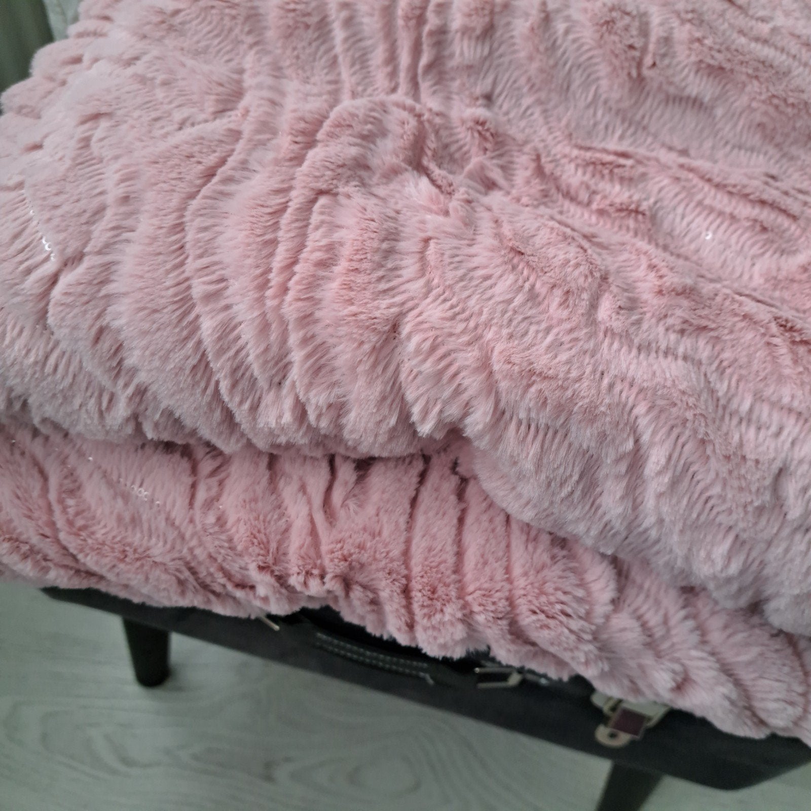 Roze plaid/deken met zachte textuur en lovertjes 130x155, 130 cm, Roze, Nieuw, Ophalen of Verzenden