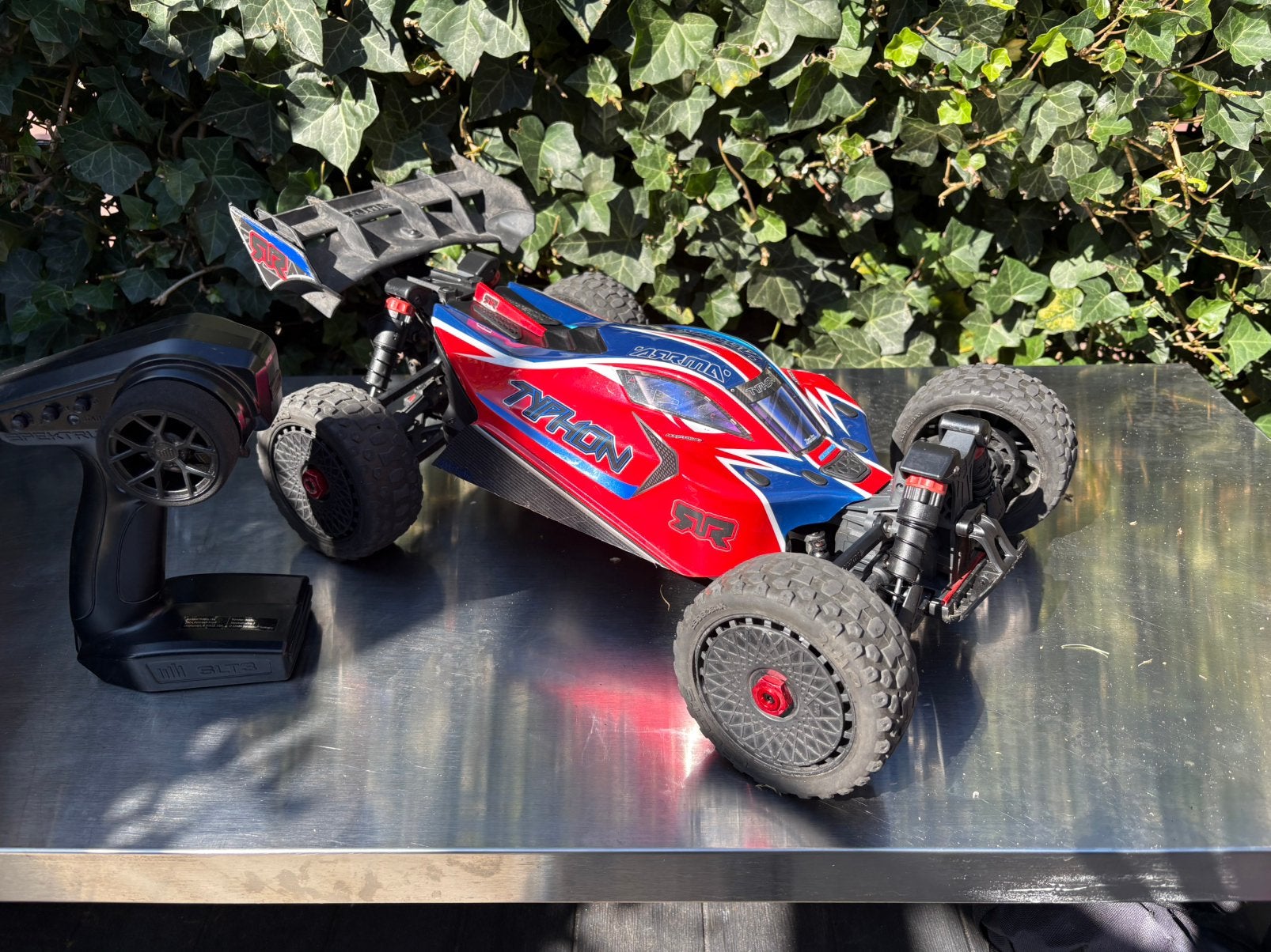 Arrma Typhon brushless incl. Accu, Ophalen of Verzenden, Zo goed als nieuw, Auto offroad