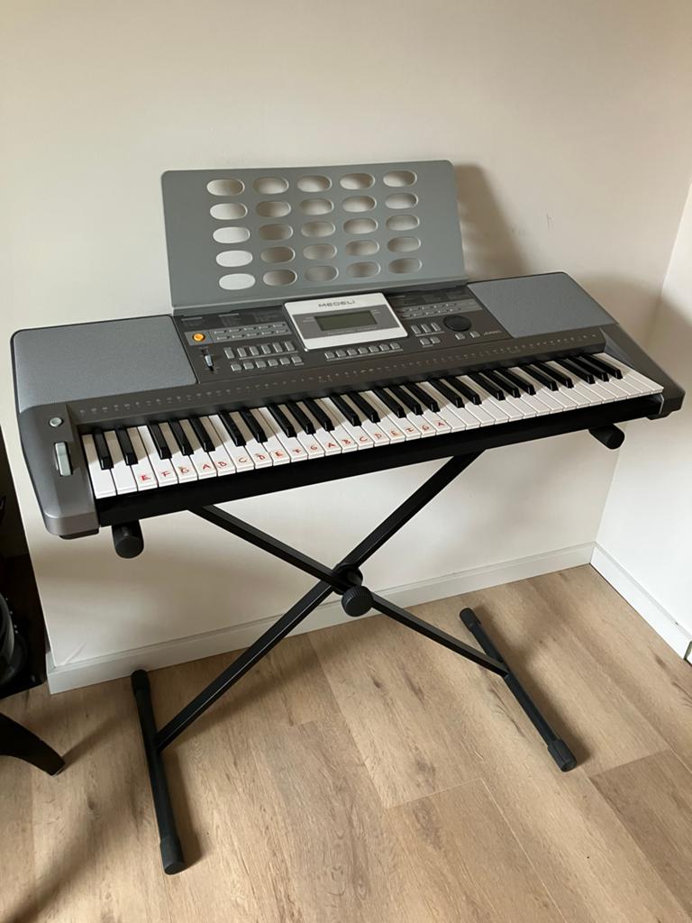 Medeli A300 keyboard met standaard en kruk, Muziek en Instrumenten, Keyboards, Ophalen, 61 toetsen, Zo goed als nieuw, Medeli