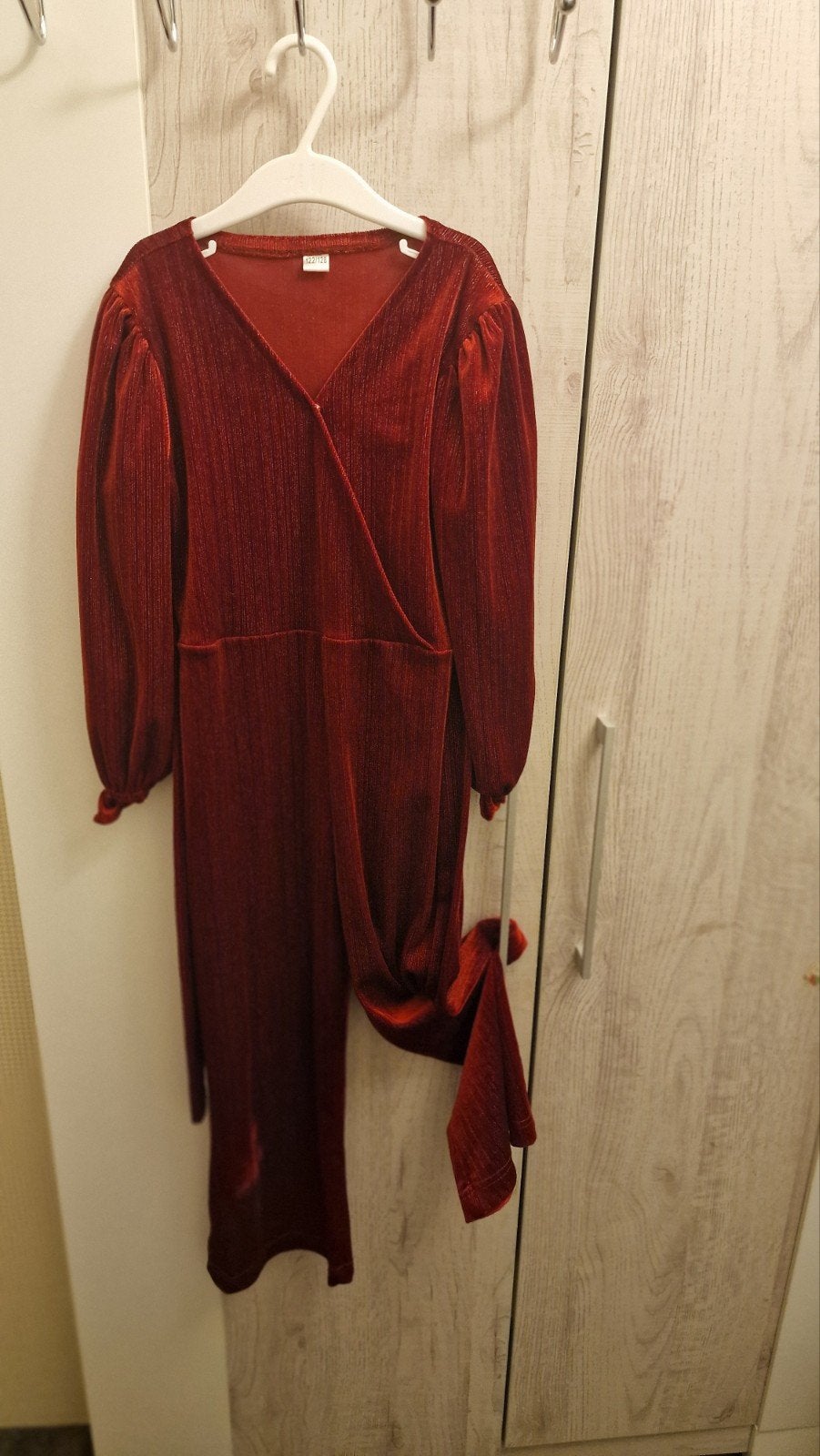 Mooie rode fluwelen jumpsuitj maat 122/128, Meisje, Ophalen of Verzenden, Zo goed als nieuw, Jurk of Rok