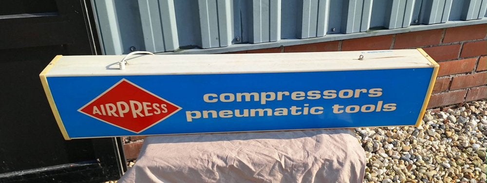 Mooie vintage Airpress verlichte reclamebak (lichtbak)., Ophalen, Gebruikt, ., Lichtbak of (neon) lamp