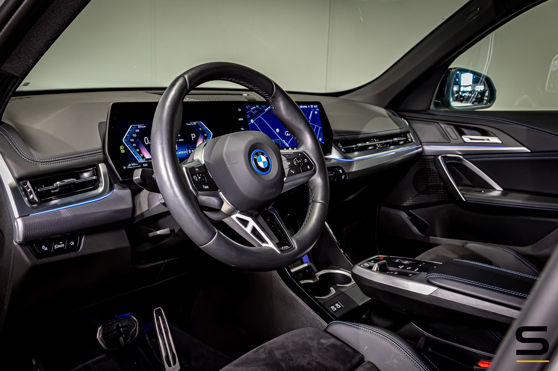 BMW X1 XDrive25e|M Sport|Trekhaak|LED|Cam|Fiscaal gunstig, Auto's, Dealer onderhouden, Zwart, Wit, Bedrijf