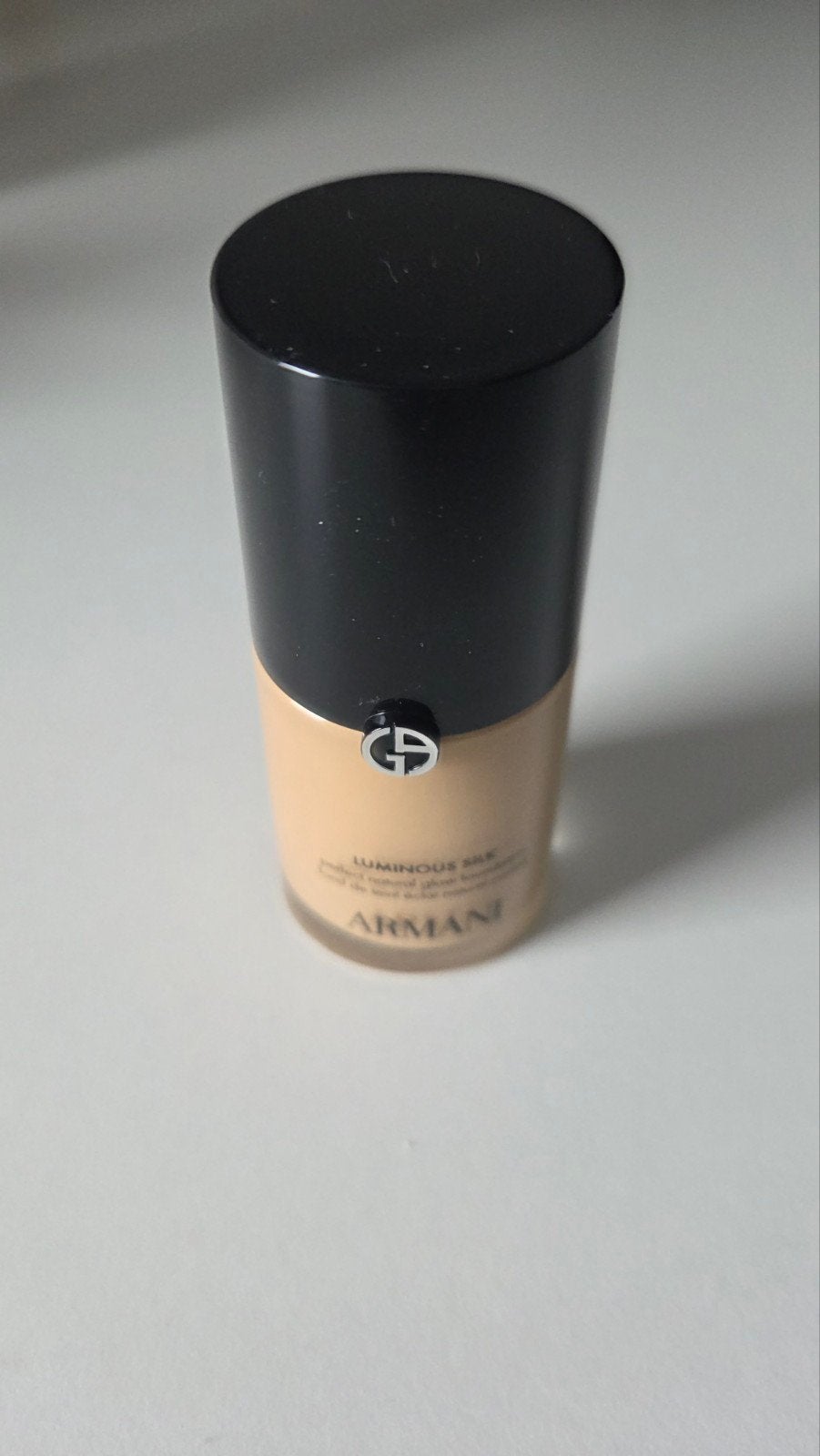 ARMANI BEAUTY luminous silk foundation 5.3 nieuw lijn, Ophalen of Verzenden, Zo goed als nieuw, Gehele gezicht, Make-up