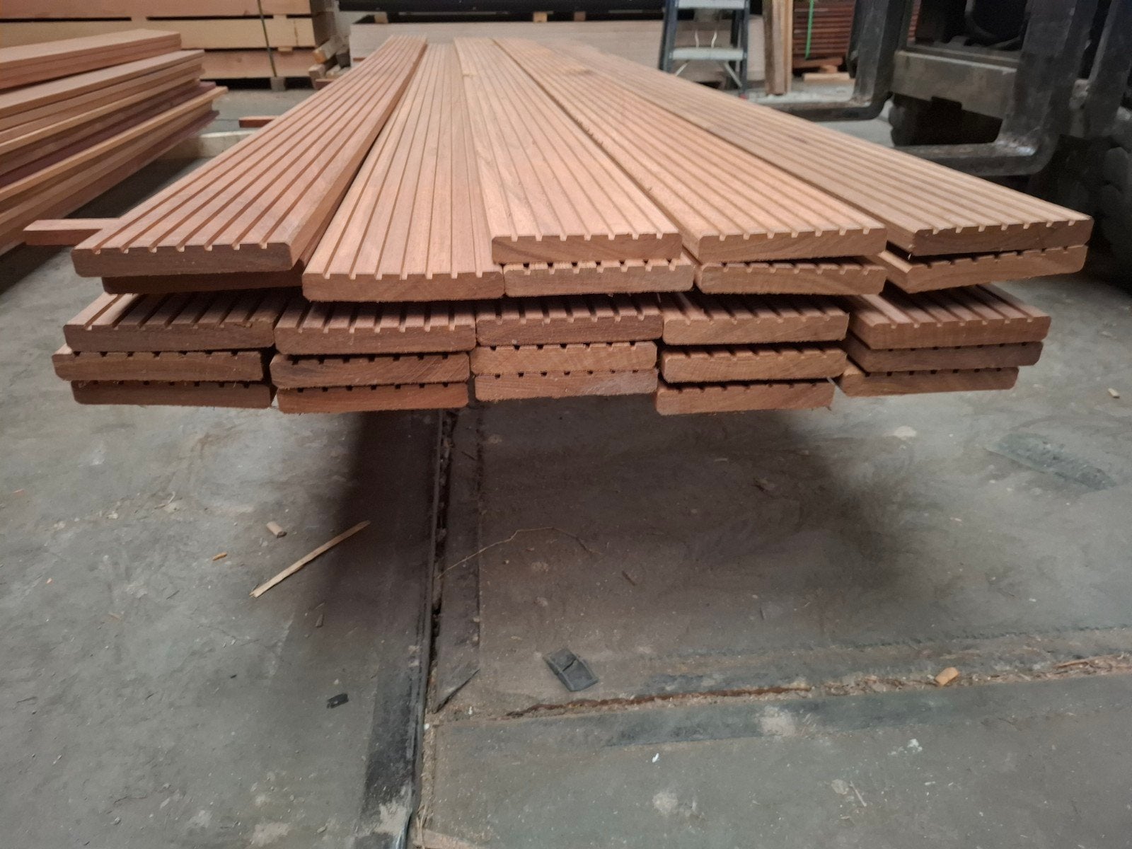Partij 24 st hardhout vlonderplanken 420 cm bezorgen mogelij, Tuin en Terras, Terrasdelen en Vlonders, Ophalen, Nieuw, A, Hout