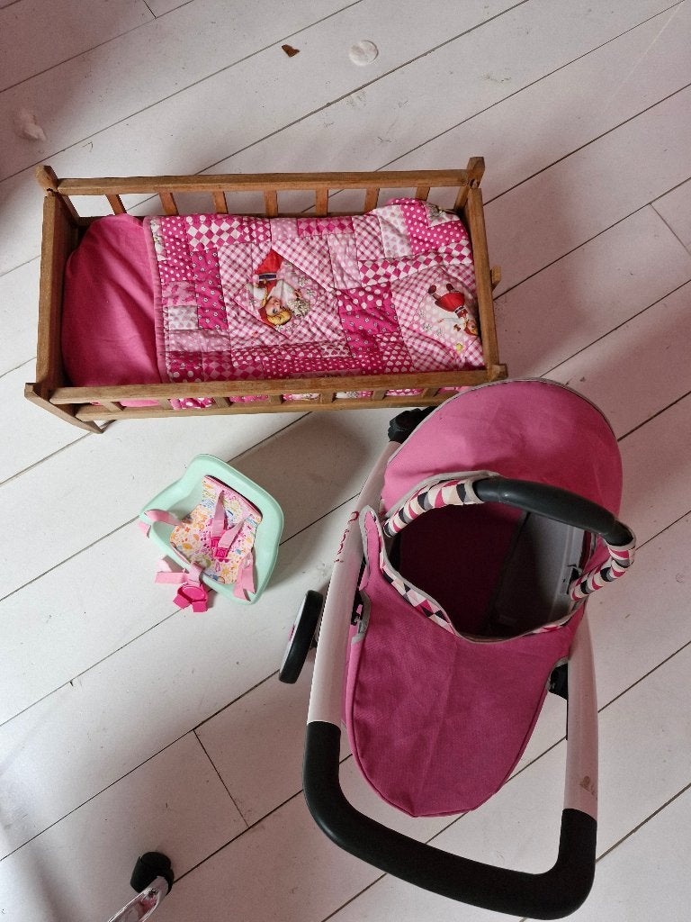 Poppenwagen, poppenbedje en fietsstoeltje, Kinderen en Baby's, Speelgoed | Poppen, Ophalen, Zo goed als nieuw, Babypop