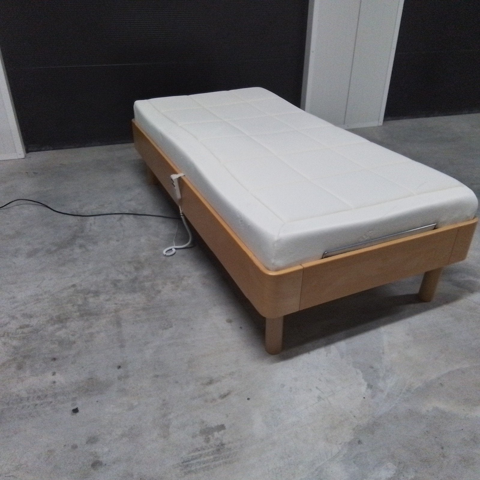 Zgan Bed 100 x200 cm met Tempur Matras, 100 cm, Eenpersoons, Bruin, Stoelenco@hotmail.com
