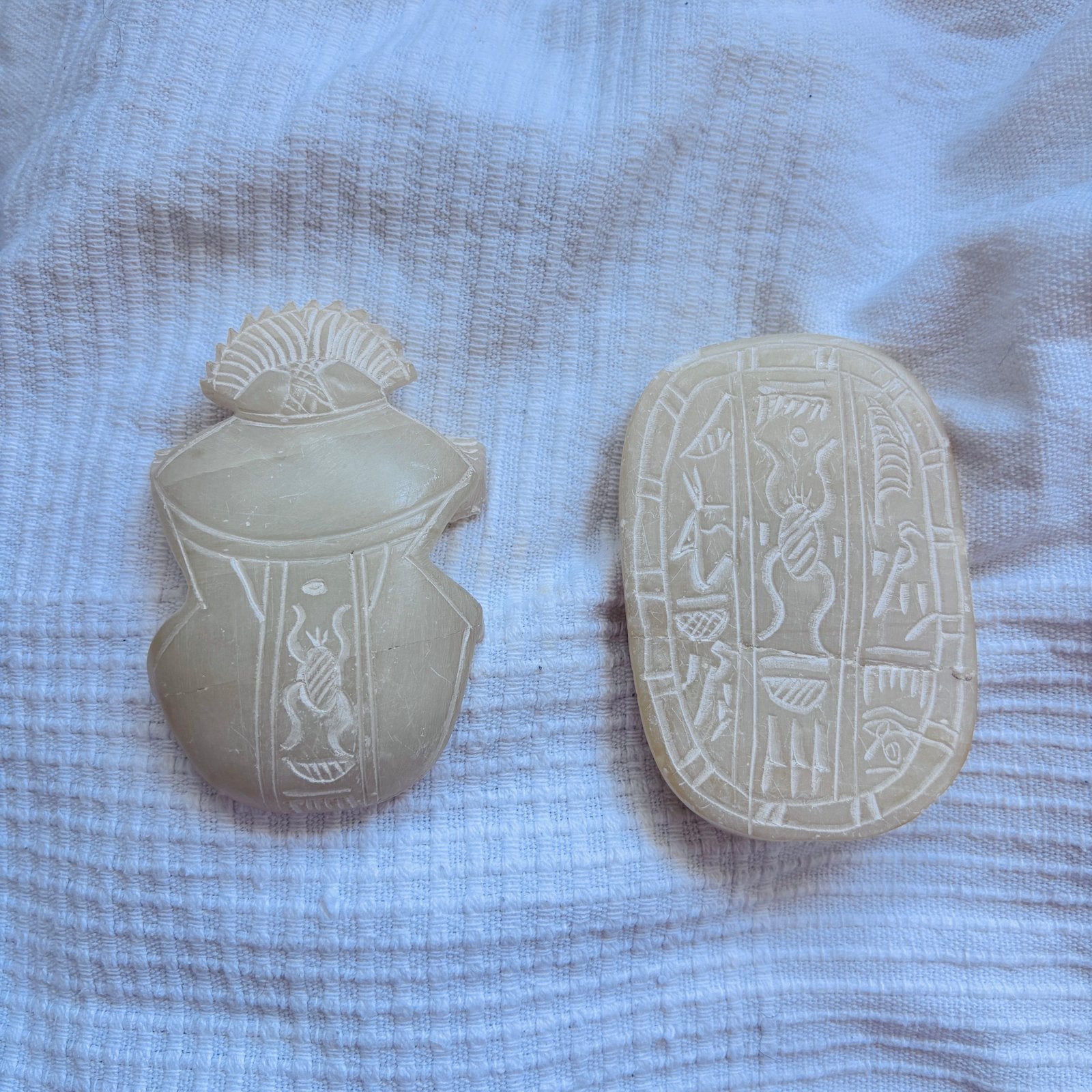 Handgekerfde Egyptische stenen: Kever & Schrift, Ophalen of Verzenden, Gebruikt