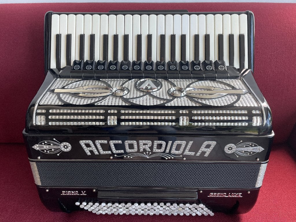Mooie Accordiola Piano V  accordeon . 5 korig .Cassotto ., Muziek en Instrumenten, Accordeons, Met koffer, 120-bas, Toetsaccordeon