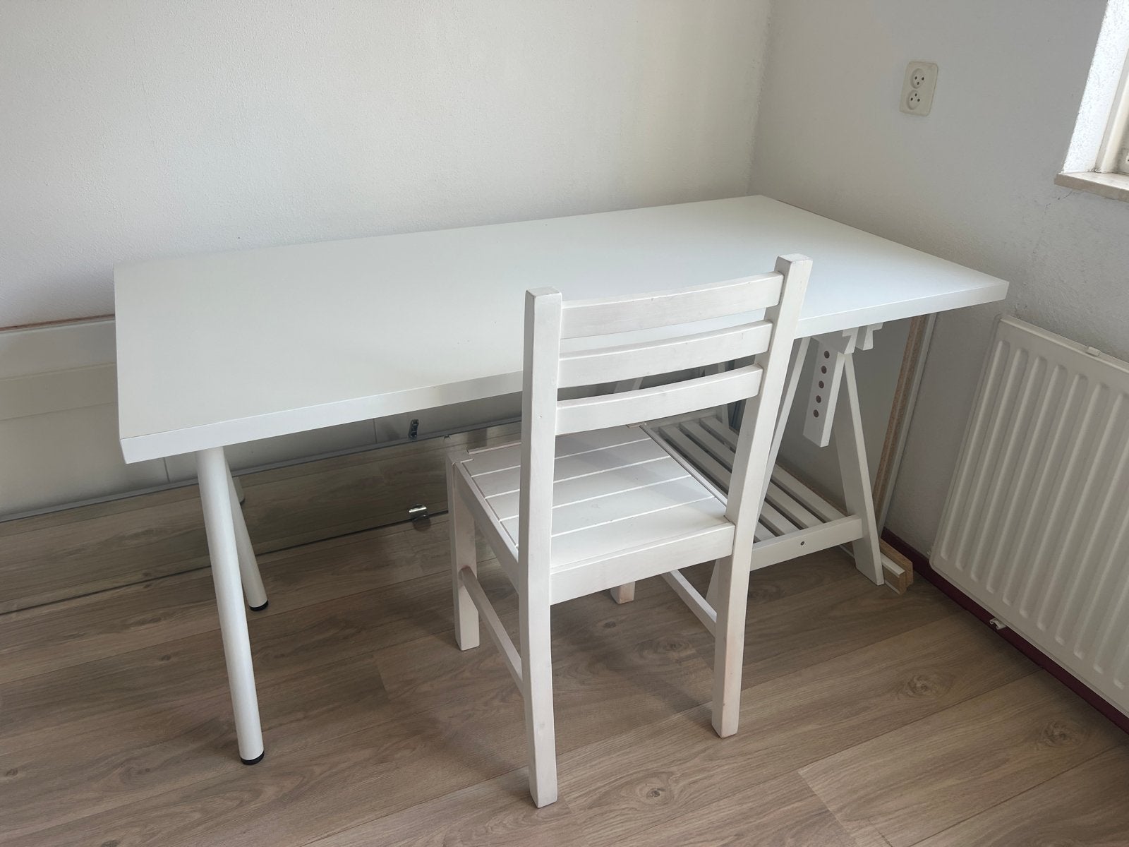 IKEA Bureau met stoel - Wit,, Ophalen, Hout, Zo goed als nieuw, IKEA