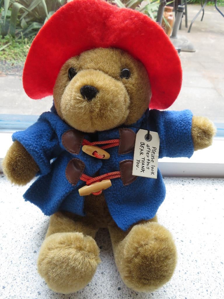 Beer Beertje Paddington Bear P& Co Ltd 2009 rood vilten hoed, Ophalen of Verzenden, Zo goed als nieuw, Stoffen beer, Overige merken