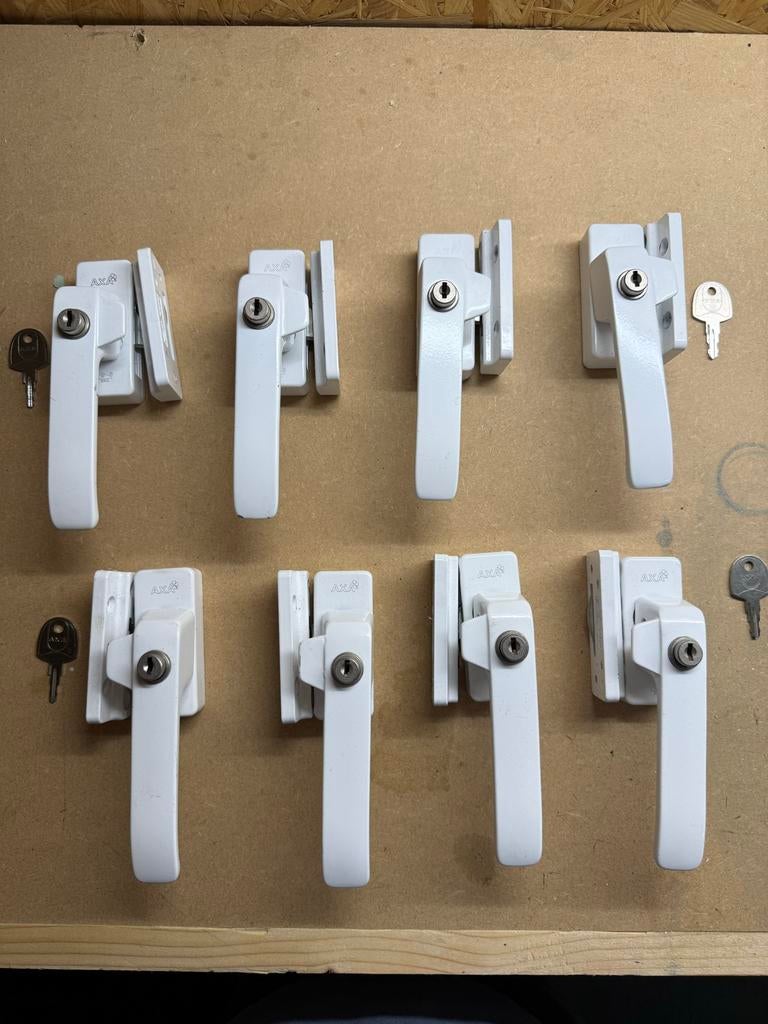 Axa 3329 Raamsluitingen met sleutel - 4x links, 4x rechts, Ophalen, Gebruikt, Overige materialen, Slot