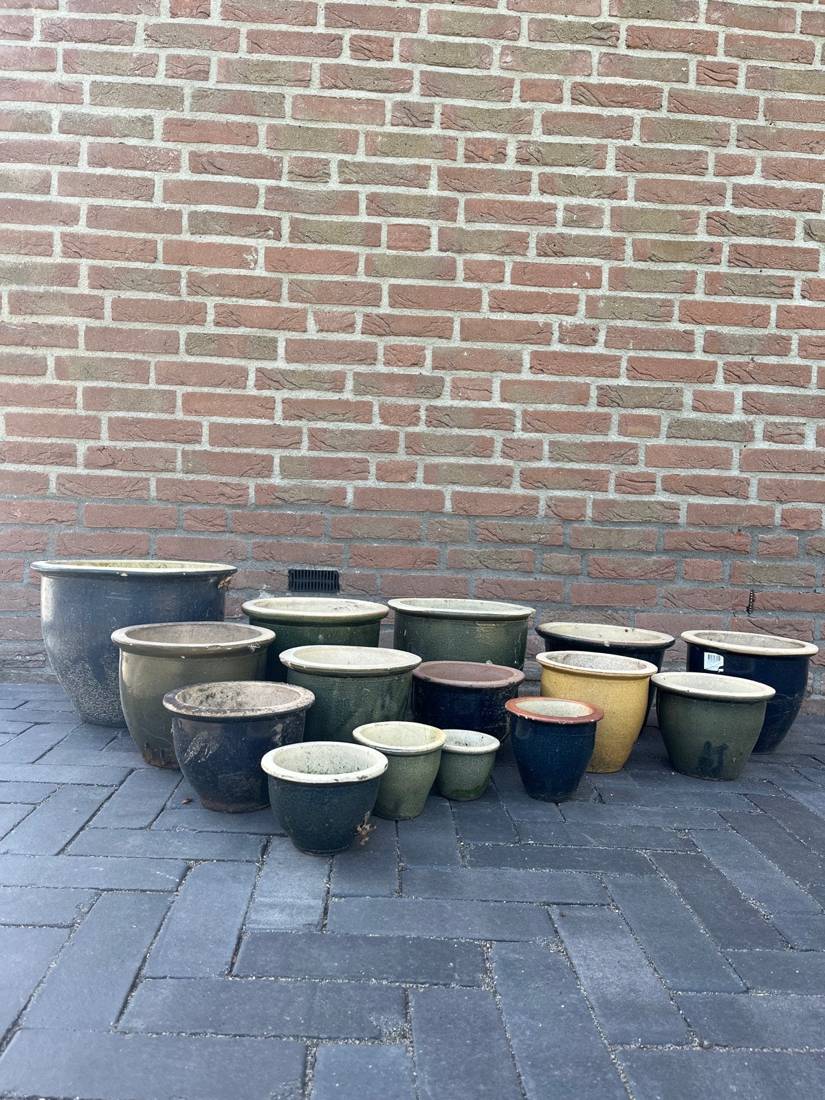 15 Bloempotten voor buiten in diverse kleuren en maten, Ophalen, Gebruikt, Rond, Minder dan 40 cm