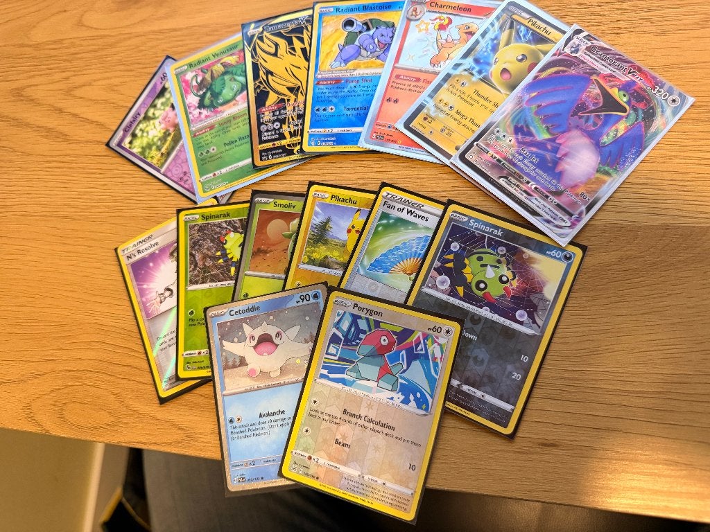 Pokémon kaarten los te koop–PikachuEX,Radiant,Shiny&VMAX, Ophalen of Verzenden, Zo goed als nieuw, Meerdere kaarten