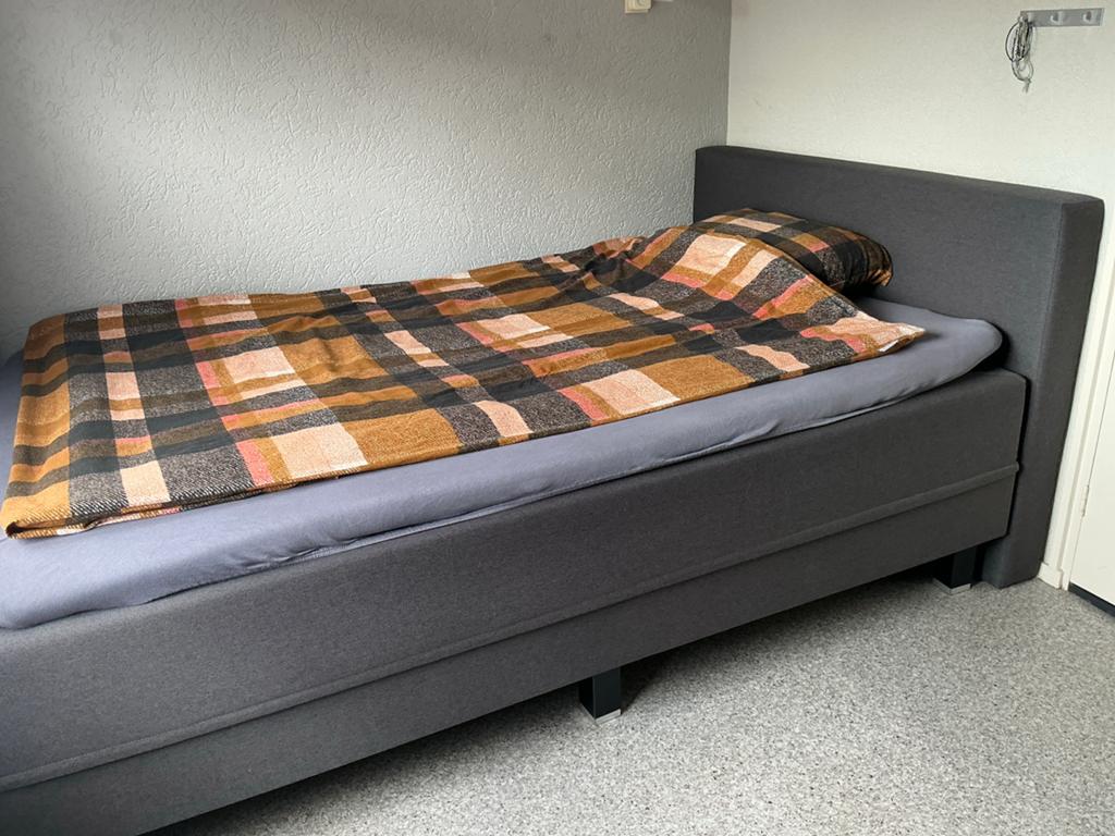 Comfortabel boxspring bed met hoofdbord, 2,20 x 1,40, Huis en Inrichting, Slaapkamer | Bedden, Ophalen, Gebruikt, 140 cm, Twijfelaar