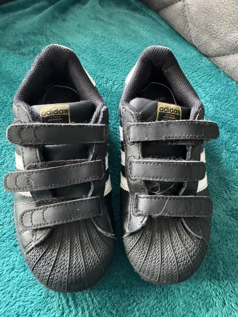 Adidas superstar maat 31,5, Ophalen of Verzenden, Zo goed als nieuw, Jongen of Meisje