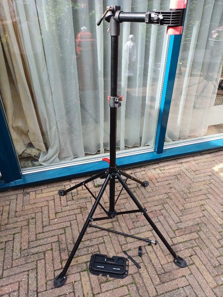 Handige fietsreparatiestandaard, Ophalen, Zo goed als nieuw, Overig gereedschap
