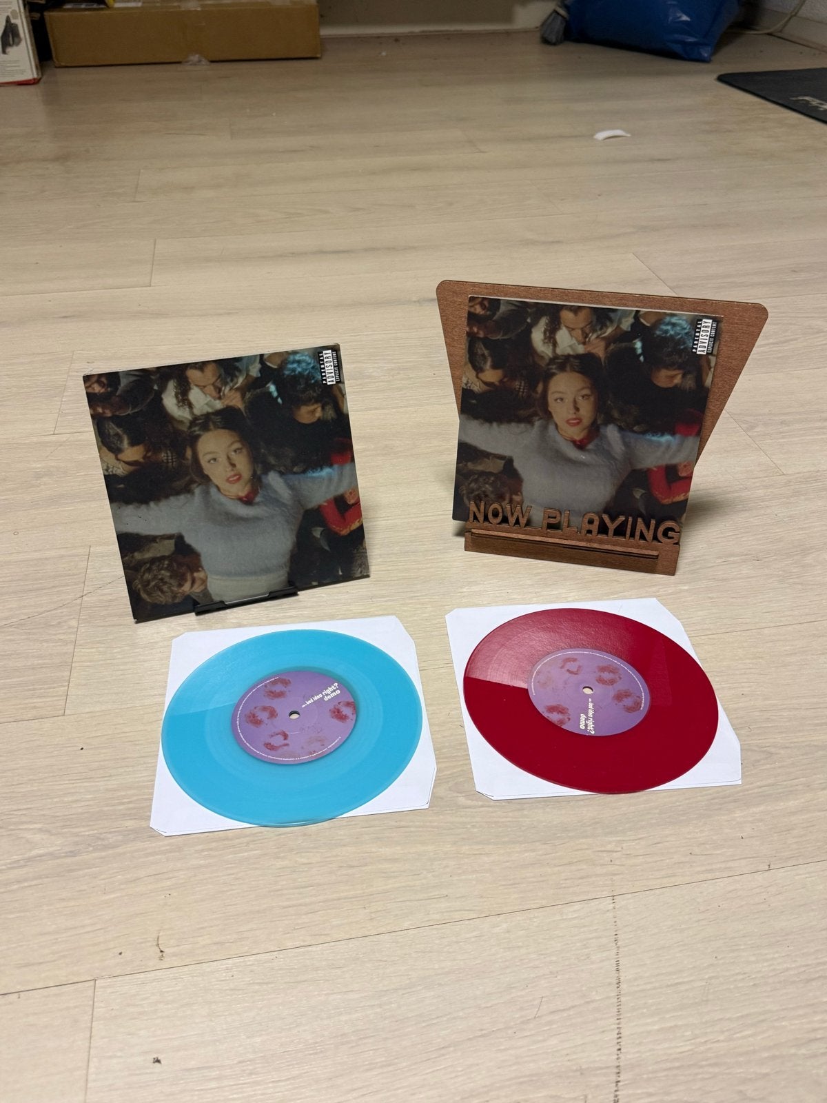 Olivia Rodrigo - bad idea right? 7 inch vinyl (rood & blauw), 7 inch, Colored vinyl, Ophalen of Verzenden, Zo goed als nieuw