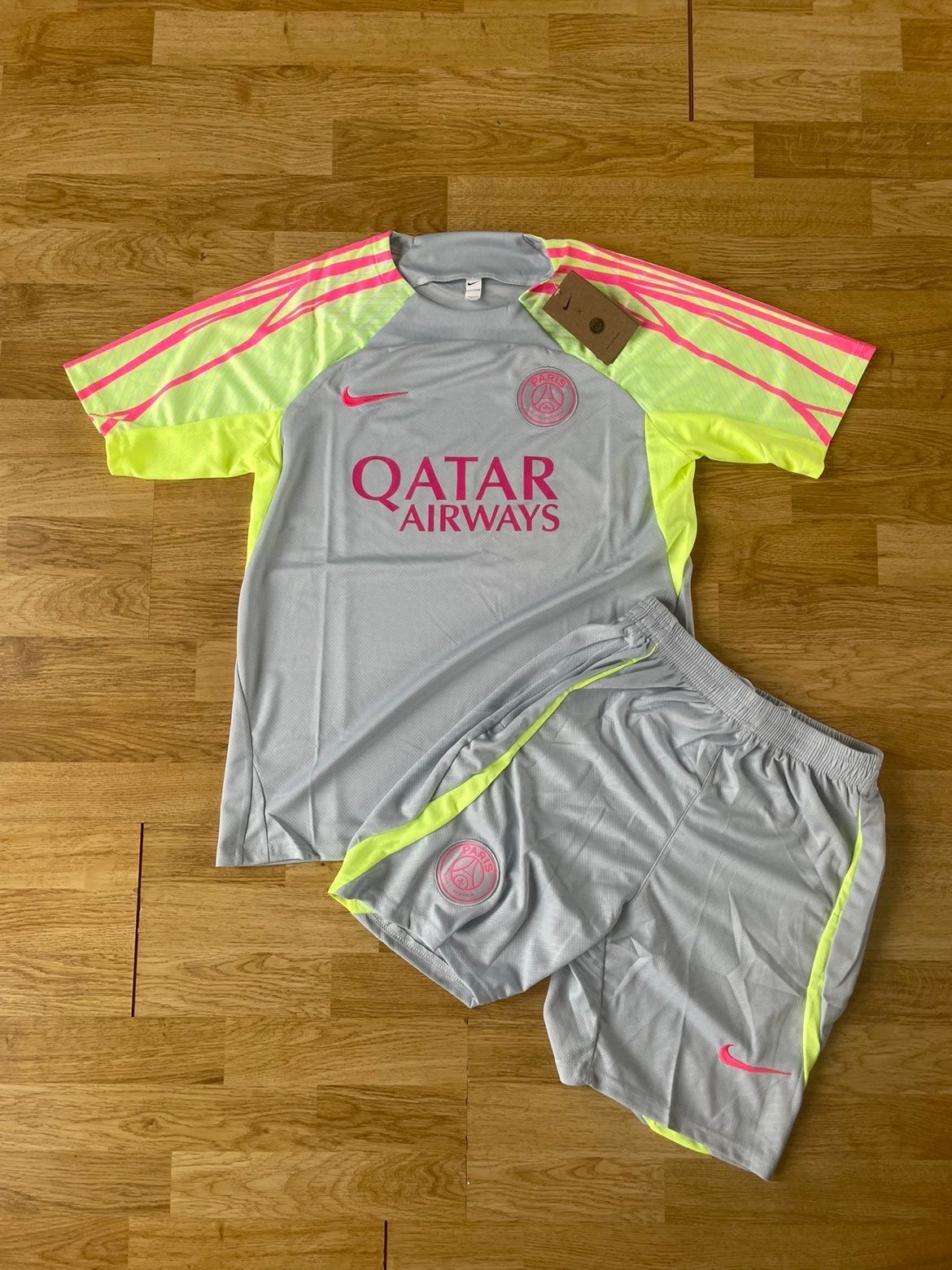 Voetbaltenue PSG 2022/2023 Pre-Match Kit Maat M, Ophalen of Verzenden, Nieuw