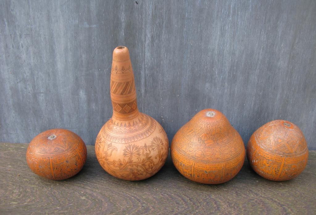 KALEBAS 4x PERU VOLKSKUNST FIJN BEWERKT/ GEGRAVEERD, Antiek en Kunst, Ophalen of Verzenden