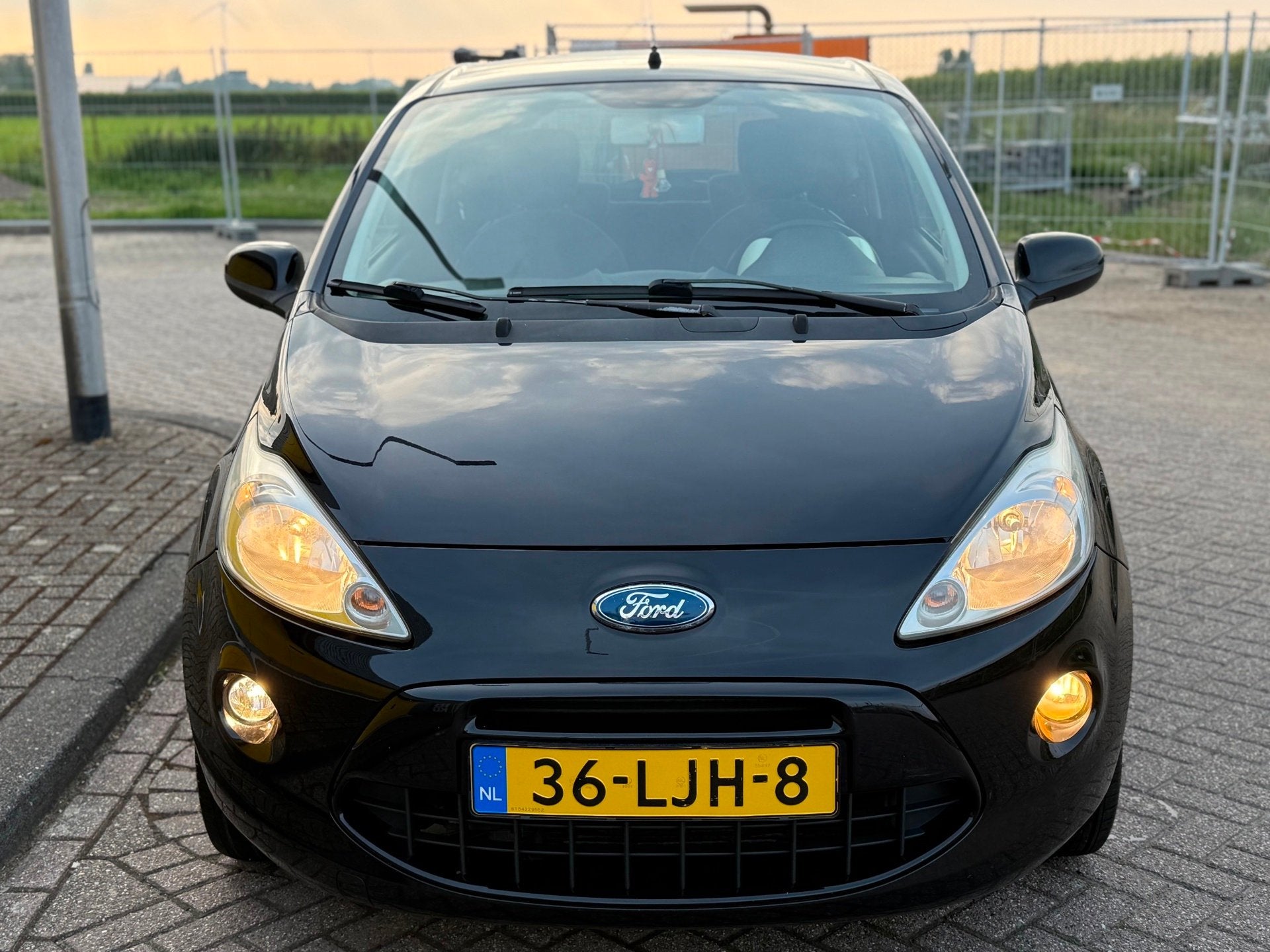 Ford Ka 1.2 Couture First Edition Bj 2010 AIRCO PDC LM-Velge, Auto's, Stof, Gebruikt, 4 cilinders, Zwart