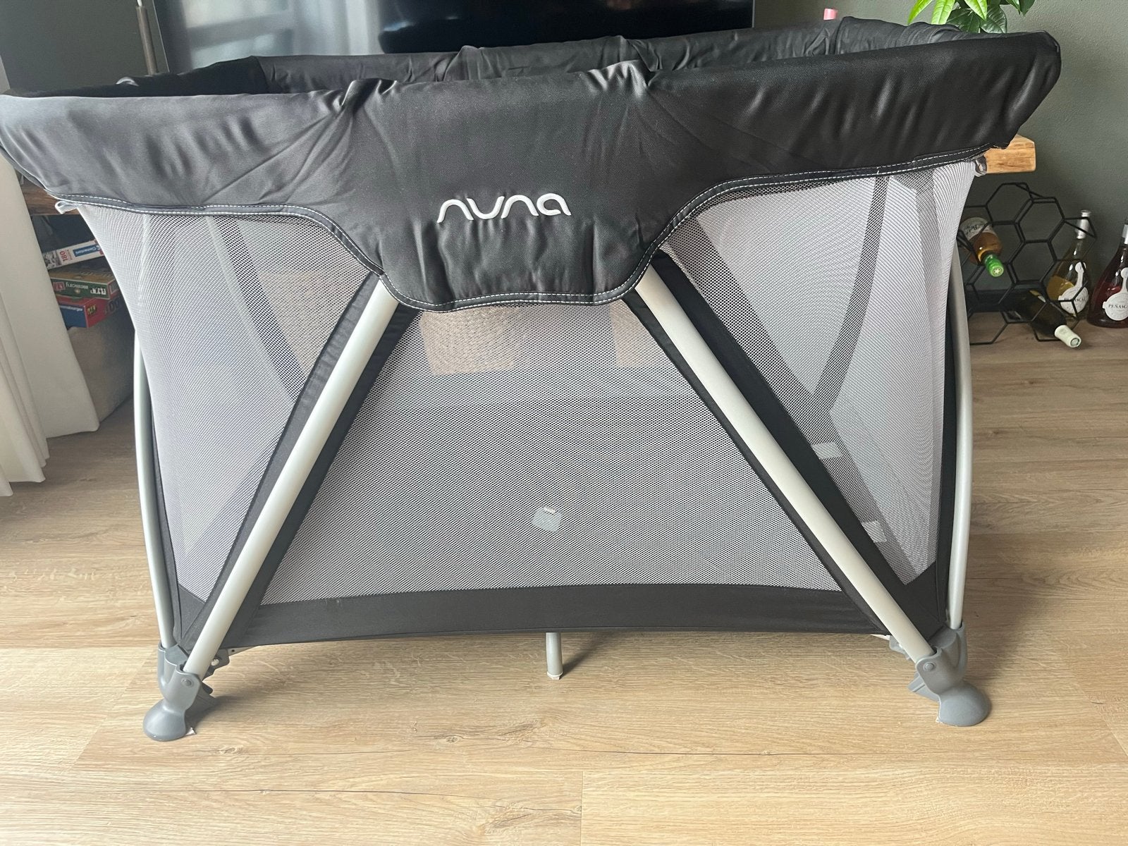 Nuna Sena box/reisbedje met boxkleed, Kinderen en Baby's, Ophalen, Zo goed als nieuw, Reisbedje