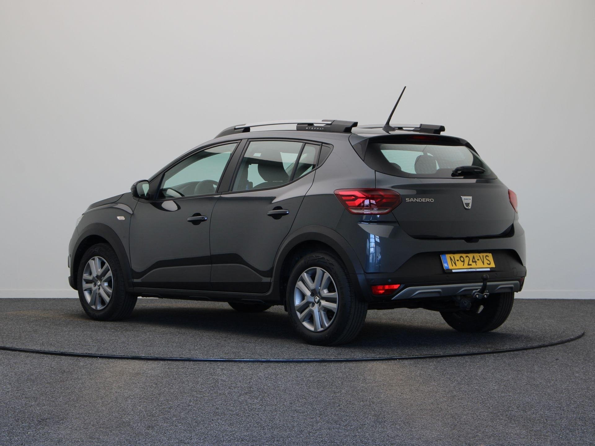 Dacia Sandero Stepway TCe 90pk Comfort | Trekhaak | Achterui, Voorwielaandrijving, Dealer onderhouden, Euro 6, Origineel Nederlands