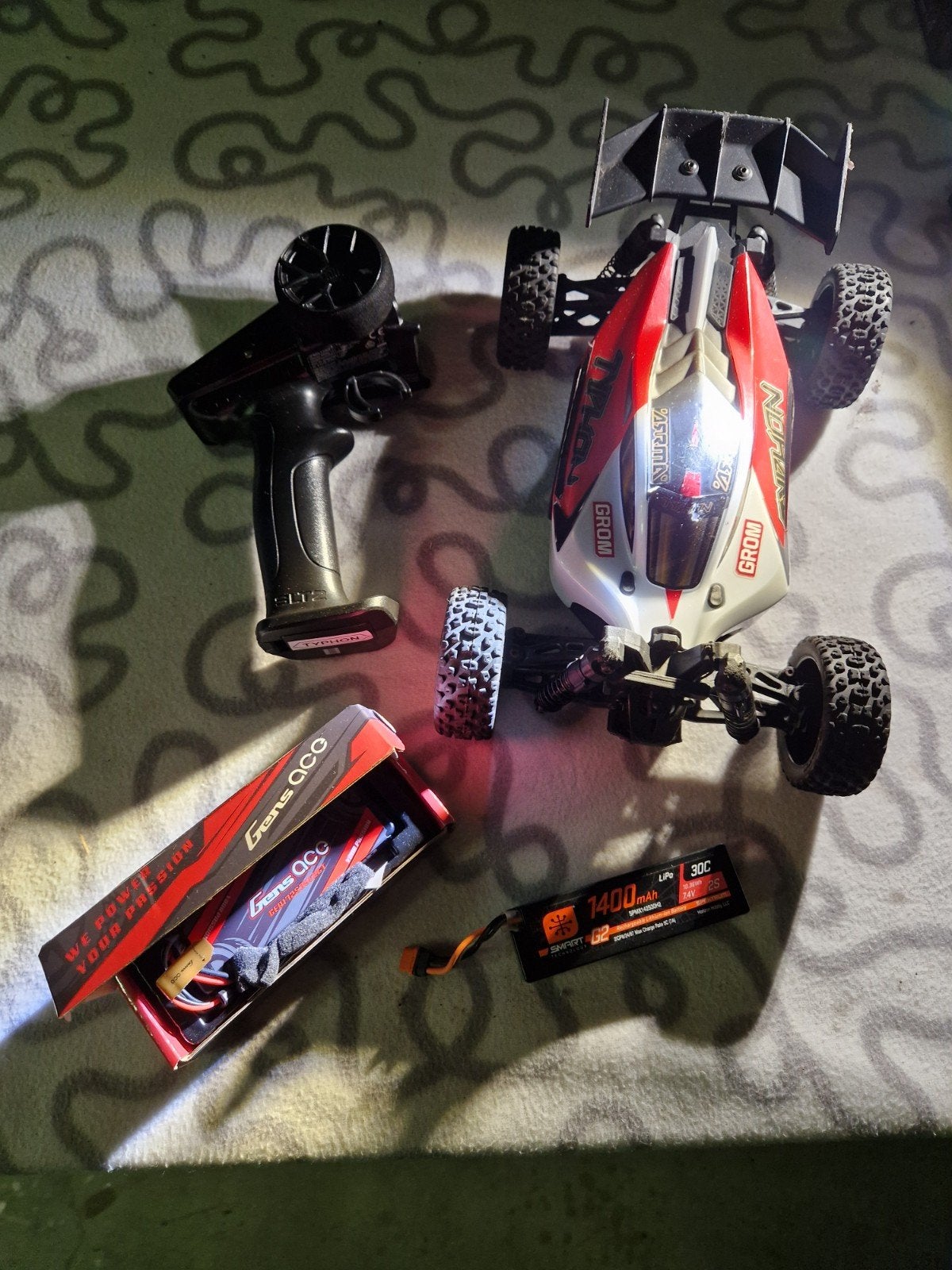 Arrma Typhon Grom RC Buggy met extra accu's, Hobby en Vrije tijd, Elektro, Gebruikt, Auto offroad, Ophalen of Verzenden