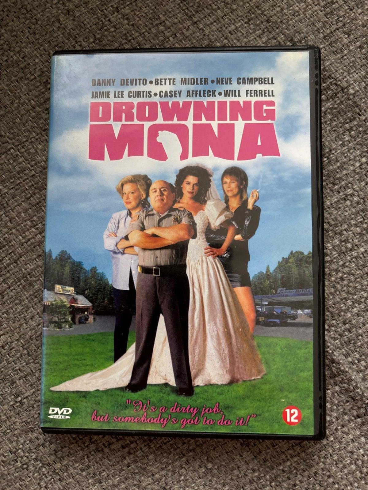 Drowning Mona DVD - Komedie met Danny DeVito, Vanaf 12 jaar, Ophalen of Verzenden, Gebruikt, Actiekomedie